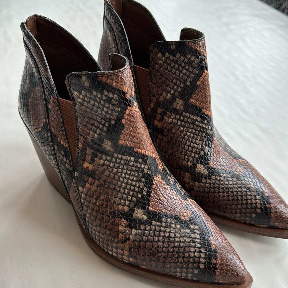 Vince Camuto Gradesha western bootie size 9.5M